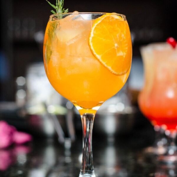 Piña del Faro (sin alcohol) Tonica, piña, frutos rojos y jugo de limón